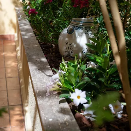 A Casa Di Anna - Charming House With Courtyard Apartman Bari