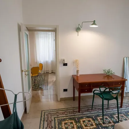 A Casa Di Anna - Charming House With Courtyard Apartment