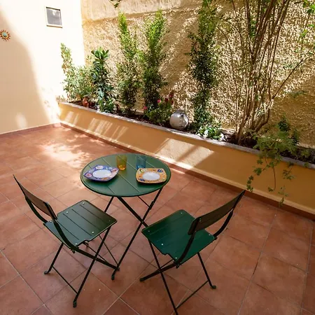 A Casa Di Anna - Charming House With Courtyard Apartment