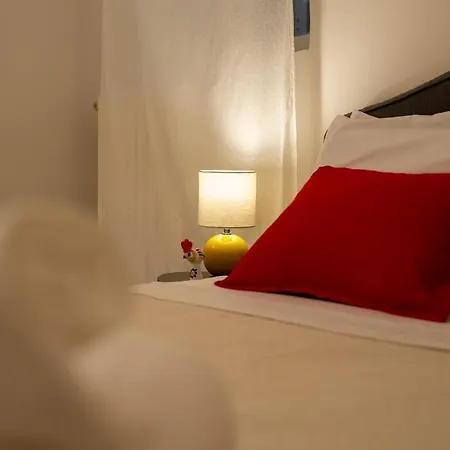 A Casa Di Anna - Charming House With Courtyard Apartment